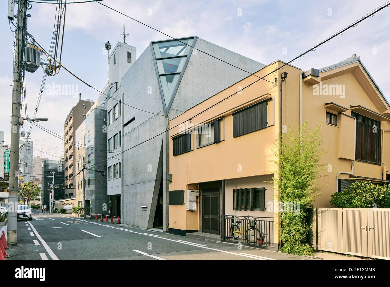 Betonfassade des Lichtstudios in der Präfektur Osaka, Japan. Stockfoto