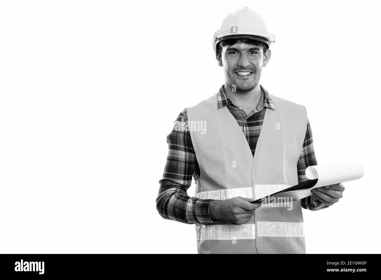Junge glücklich Persischen mann Bauarbeiter lächelnd, während Sie die Zwischenablage Stockfoto