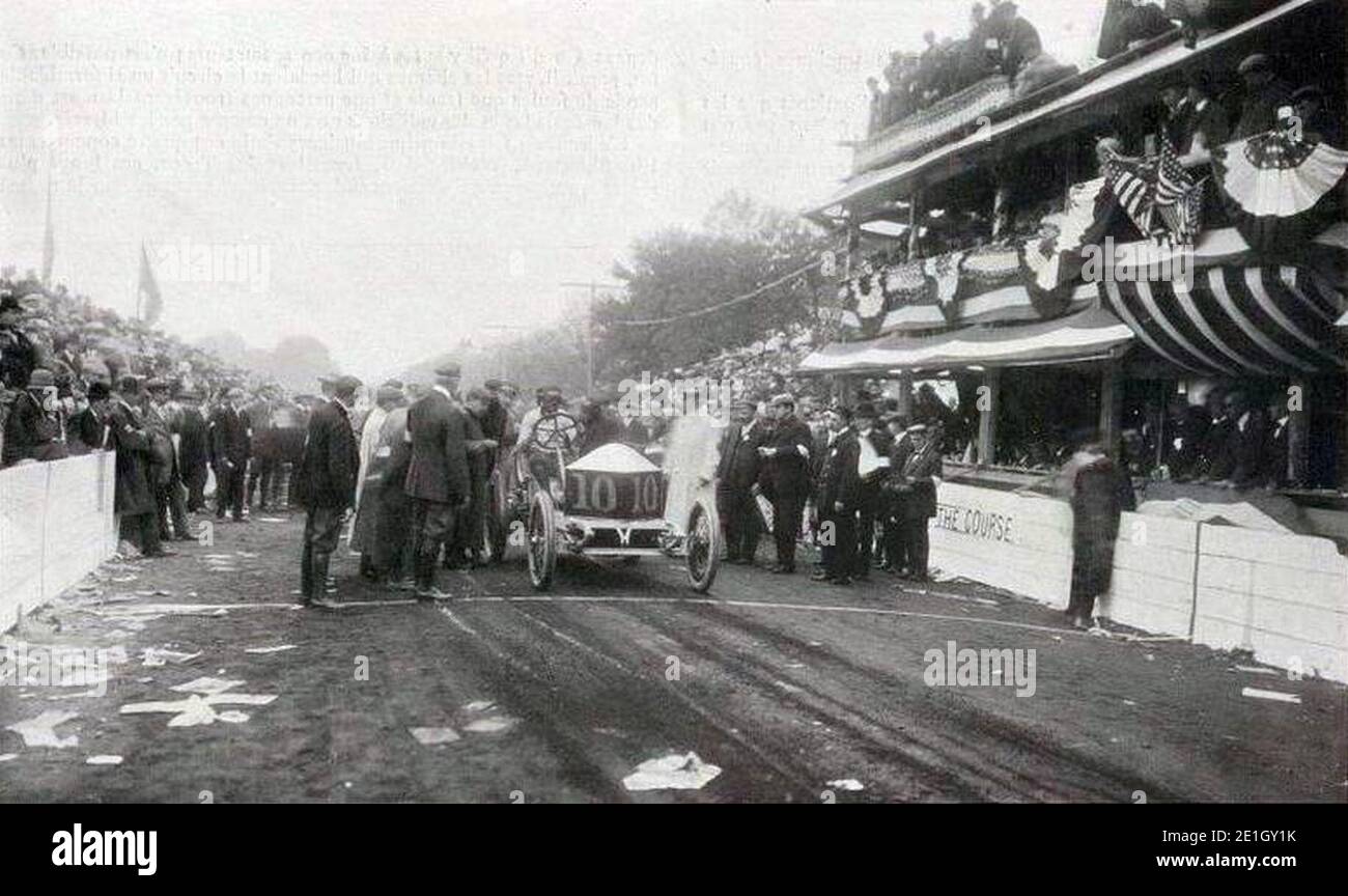 Louis Wagner, sur Darracq, au départ de la Coupe Vanderbilt 1906. Stockfoto