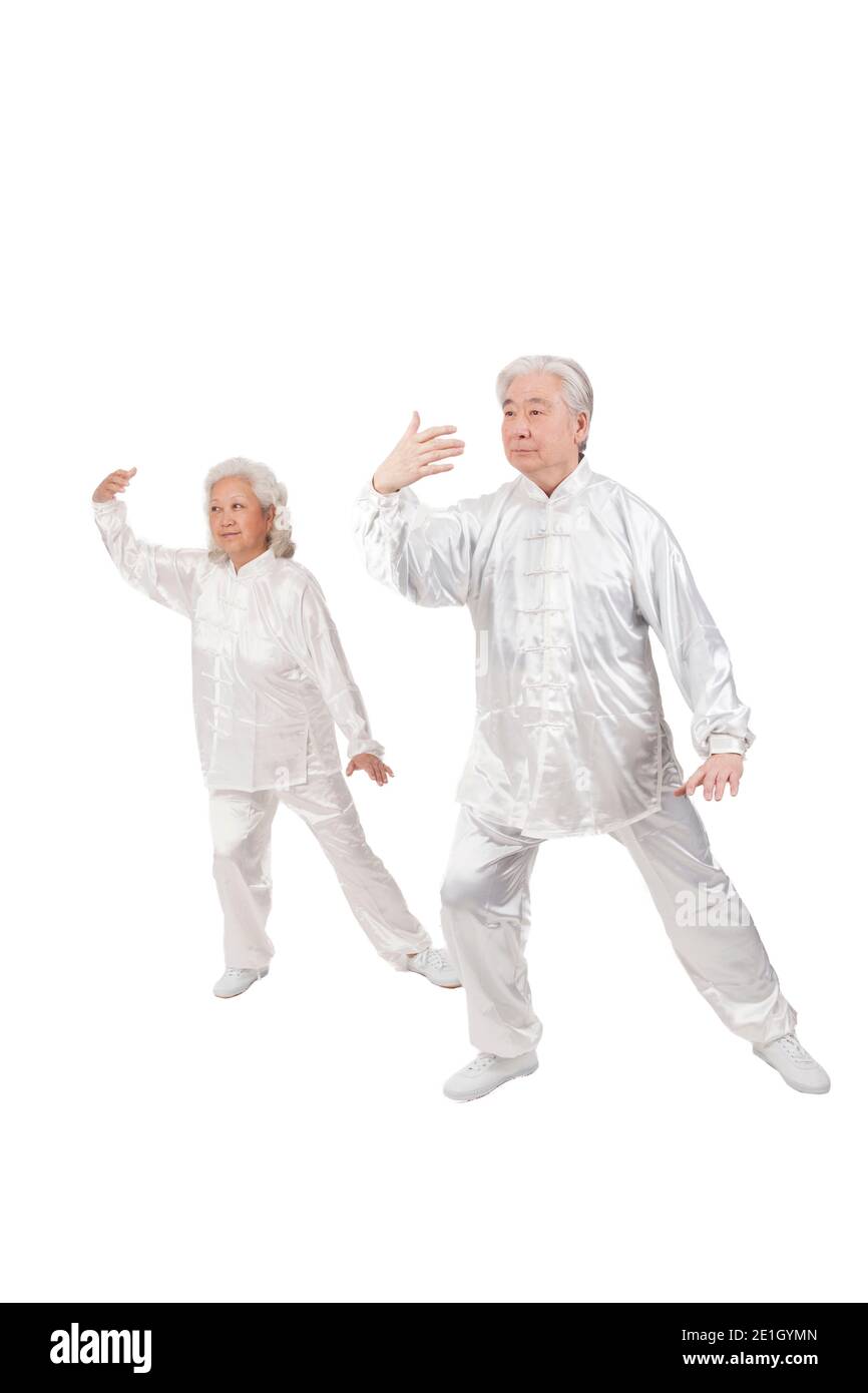 Zwei alte Leute spielen Tai Chi hochwertige Foto Stockfoto