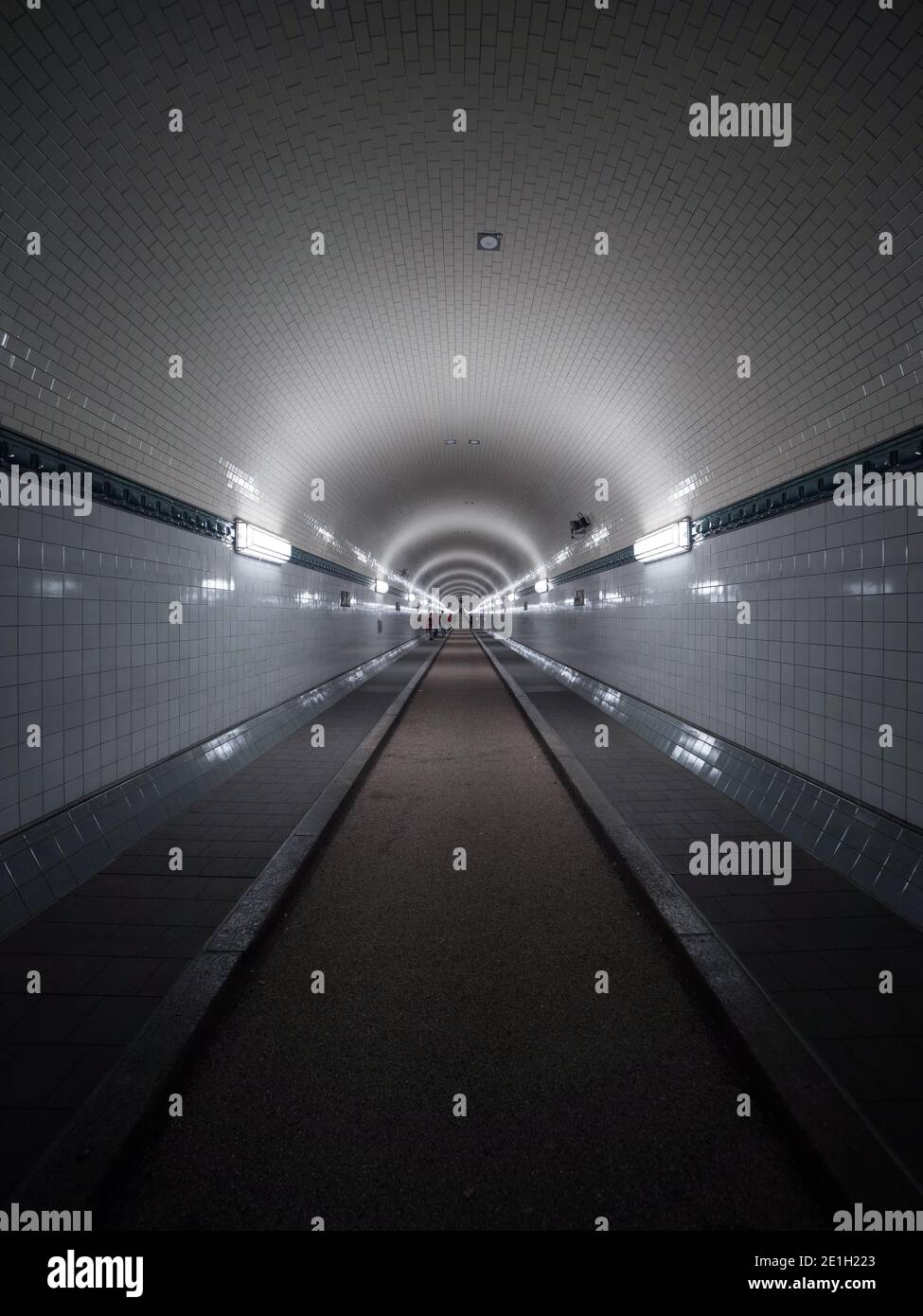 Alter Elbtunnel Alter Elbtunnel unterirdische U-Bahn, die das Zentrum verbindet Hamburg mit Sankt Pauli unter der Elbe Deutschland Europa Stockfoto