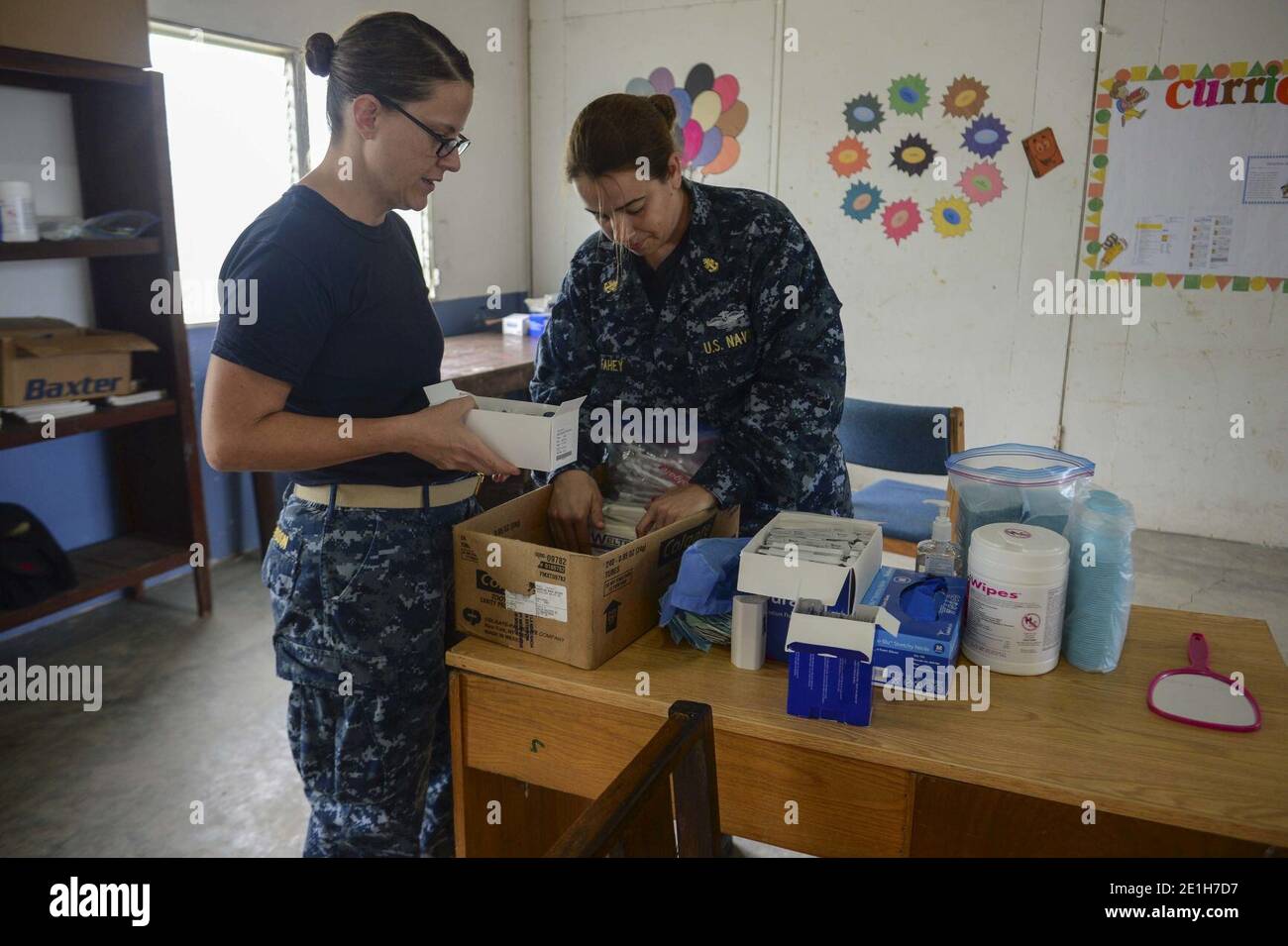 LT. Bereitet sich auf eine zahnärztliche Prozedur während der Fortsetzung Promise 2017 170301 Stockfoto