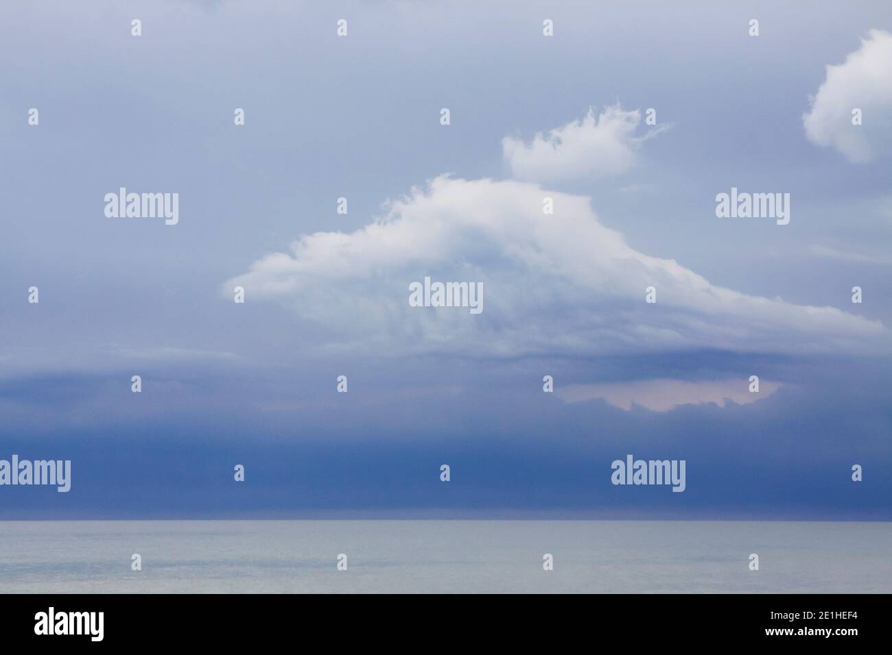 Skyscape und Wolkenformationen Stockfoto