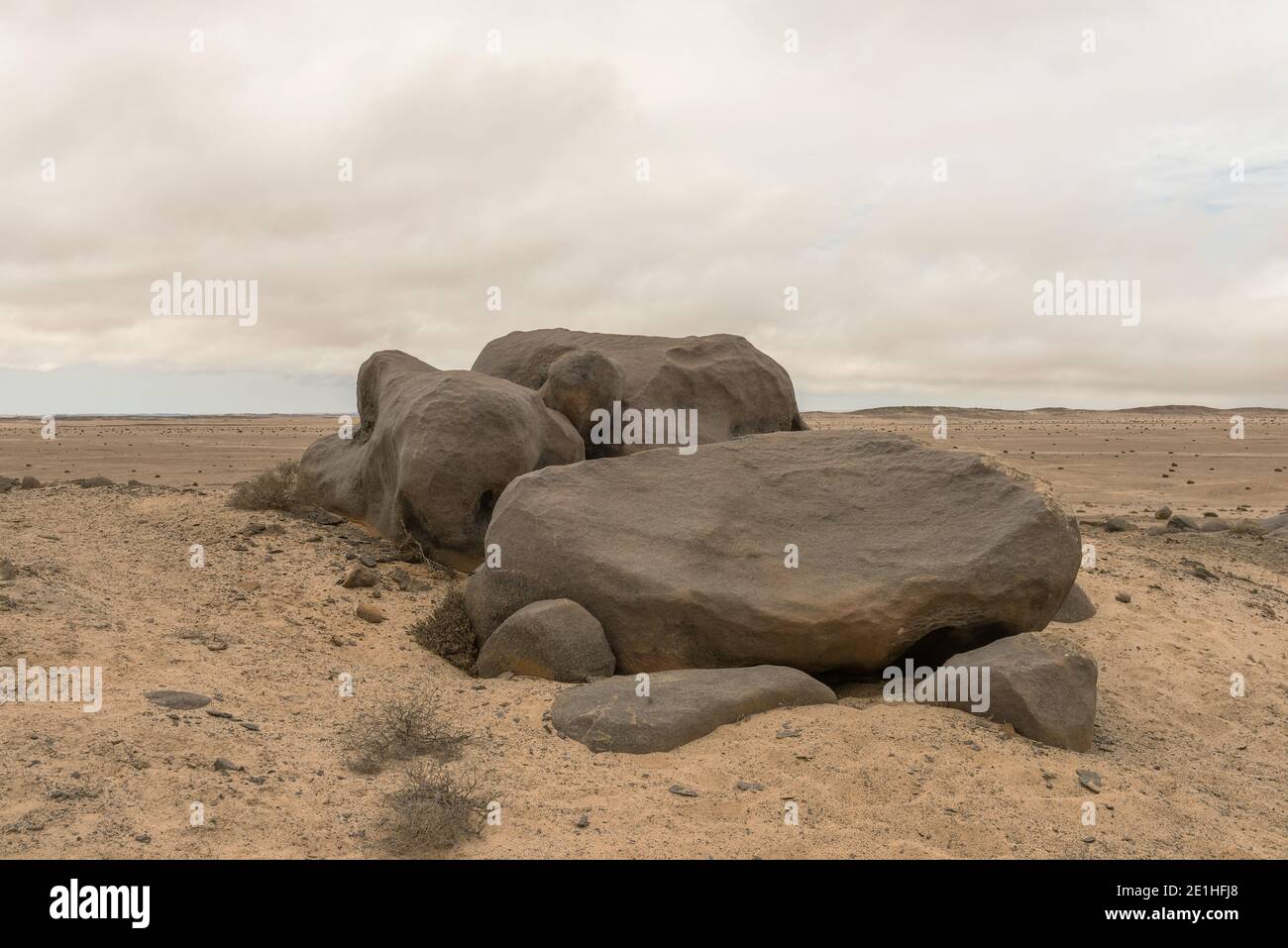 Wunderschöne steinerne Landschaft in der Namib Wüste nahe der Atlantikküste, Namibia Stockfoto