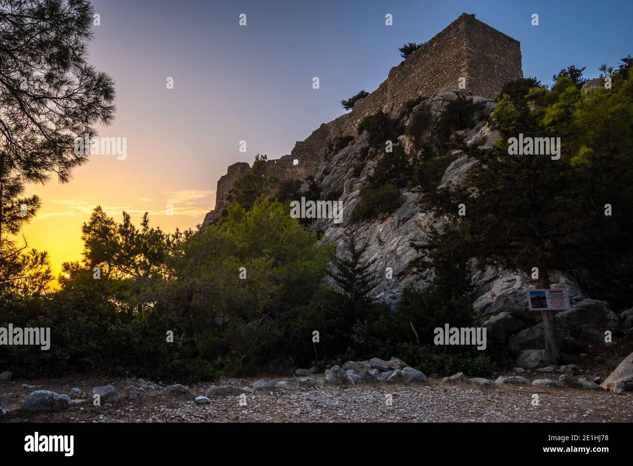 Sonnenuntergang auf der Monolithos Burg, Rhodos Insel, Griechenland Stockfoto
