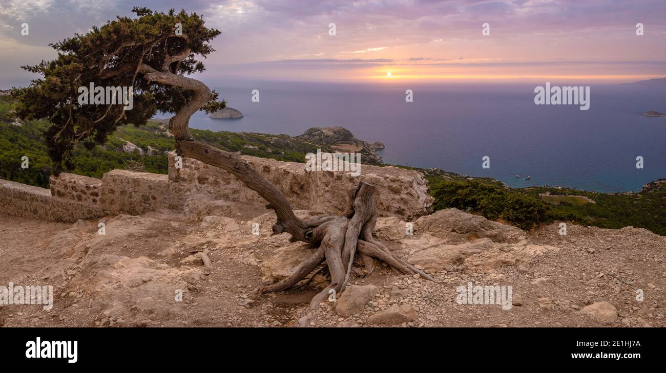 Sonnenuntergang auf der Monolithos Burg, Rhodos Insel, Griechenland Stockfoto