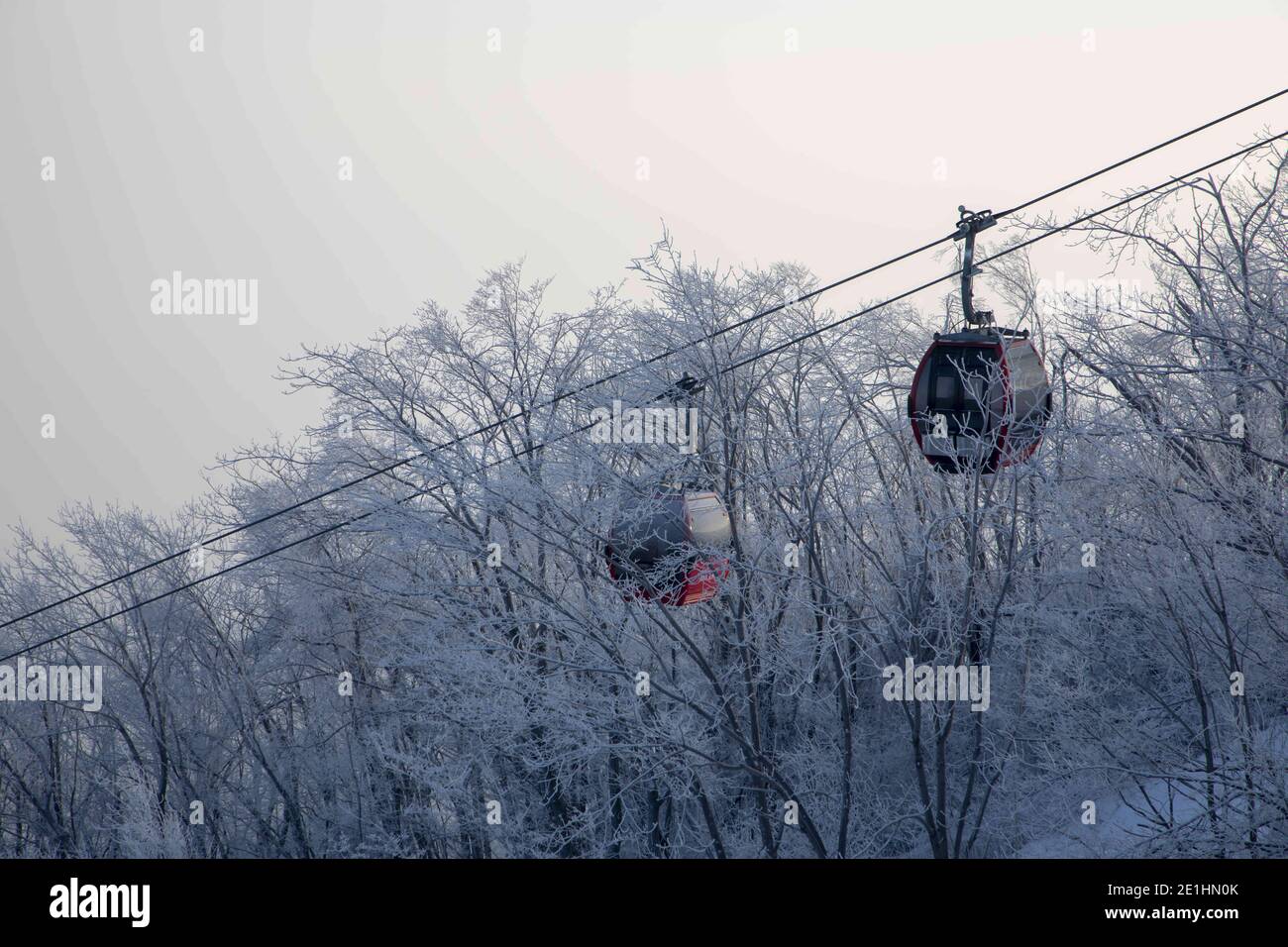 Jilin, Jilin, China. Januar 2021. Jilin, CHINA-am 1. Januar 2021 ist das Vanke Songhua Lake Resort ein landschaftlich reizvoller Ort in China, der das nächste Skigebiet in einer großen Destination und einer großen Stadt ist.das Resort ist eine Marke von Schnee- und Eissport und Bergurlaub. Es hat den World Skiing Award ''China's Best Skiing Resort'' für vier aufeinander folgende Jahre von 2017 bis 2020 gewonnen. Quelle: SIPA Asia/ZUMA Wire/Alamy Live News Stockfoto