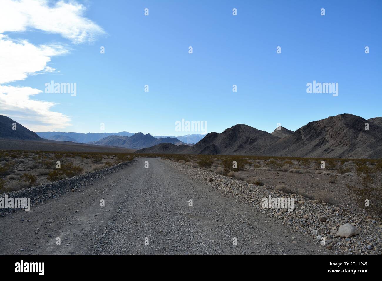 Roadtrip über lockeren Schotter auf Racetrack Straße zum Rennstrecke Playa am nördlichen Ende des Todes Valley National Park im Dezember Kalifornien Stockfoto