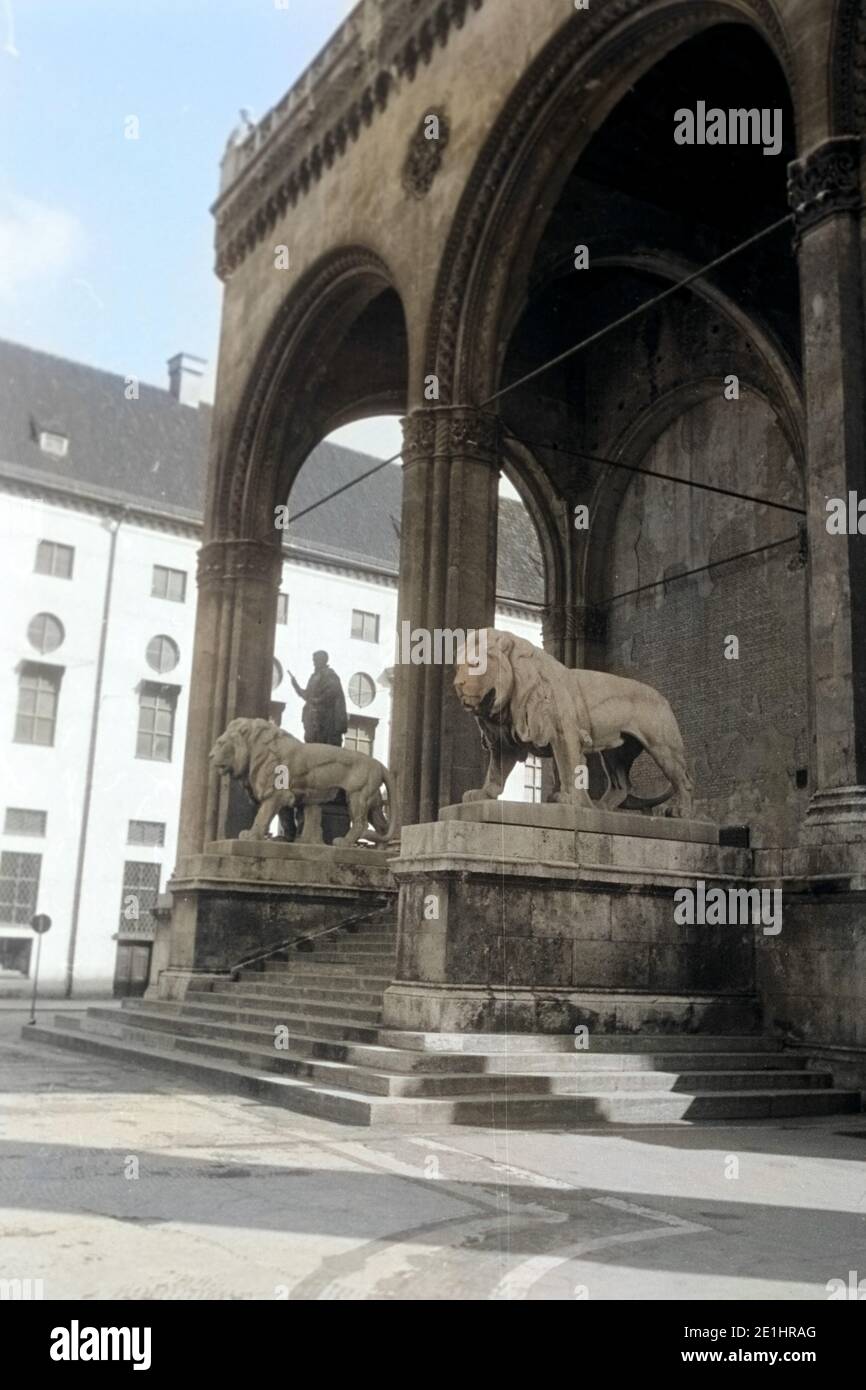 Feldherrnhalle Sterben am Odeonsplatz, 1957. Feldherrnhalle, engl. Feldherren' Hall, am Odeonsplatz, 1957. Stockfoto