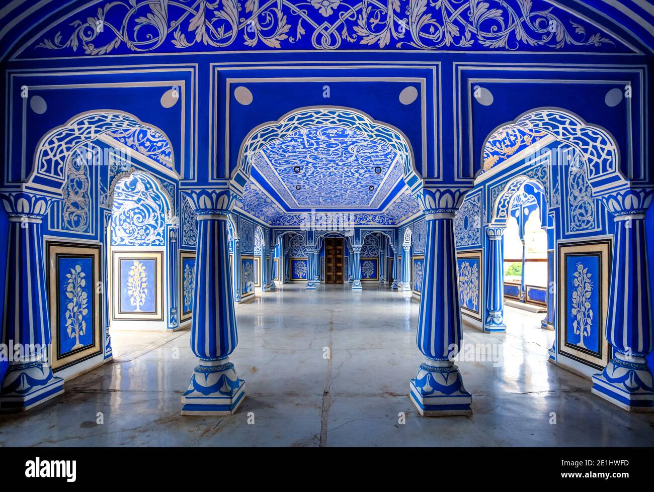 Shri Niwas oder die Blue Hall Eingang, auf der 6. Etage des Chandra Mahal Palace, der Residenz der ehemaligen königlichen Familie von Jaipur, Rajasthan Stockfoto