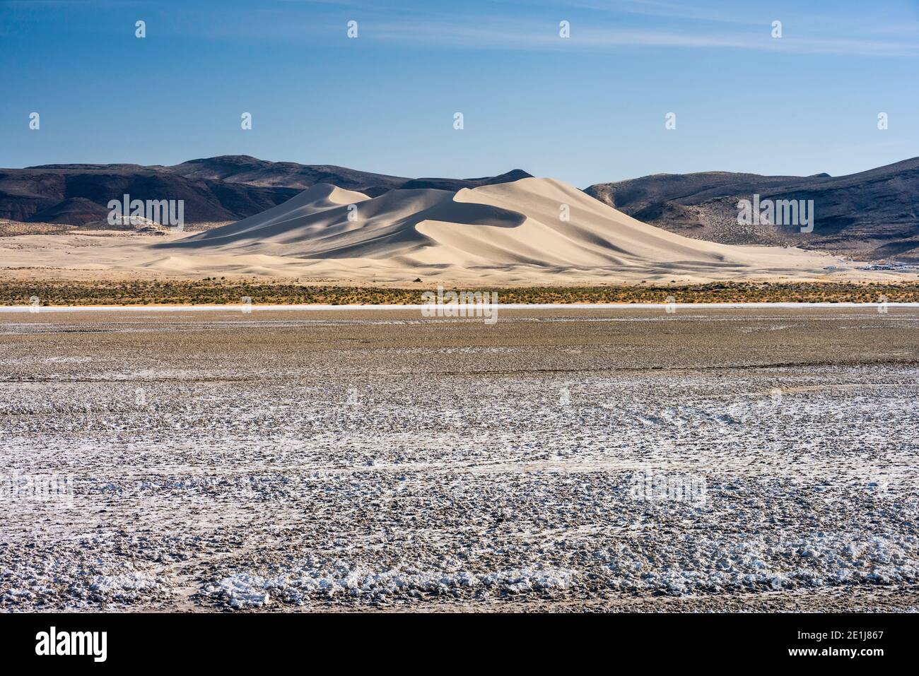 Dünen in Sand Mountain Recreation Area, Great Basin Desert, Blick vom The Loneliest Road (Hwy 50) in der Nähe von Fallon, Nevada, USA Stockfoto