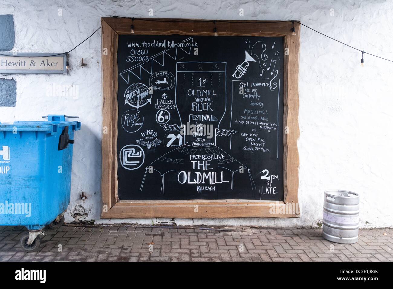 Online Bier Festival Zeichen während Coronavirus covid-19 Lockdown, Killearn, Schottland, Großbritannien Stockfoto