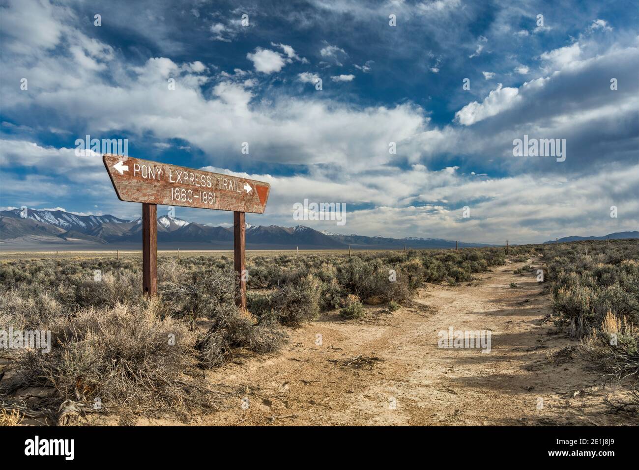 Pony Express Trail, Reese River Valley, Toiyabe Mountains in dist, Great Basin Desert, Blick von der Loneliest Road (Hwy 50), westlich von Austin, Nevada Stockfoto