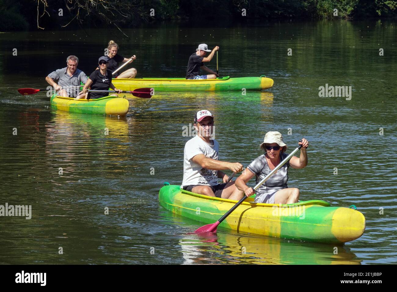 Menschen Kanufahren Fluss Südmähren Sommer Tschechische Republik Fluss Dyje Stockfoto