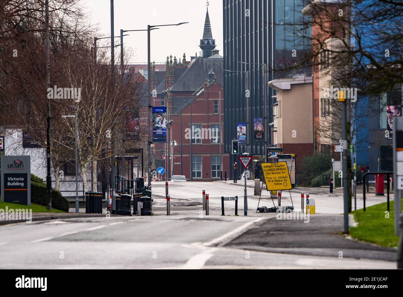 Preston, Lancashire, Großbritannien. Januar 2021. Leere Straßen während der Covid-19-Sperre vor der University of Central Lancashire, Preston, Lancashire. Kredit: John Eveson/Alamy Live Nachrichten Stockfoto