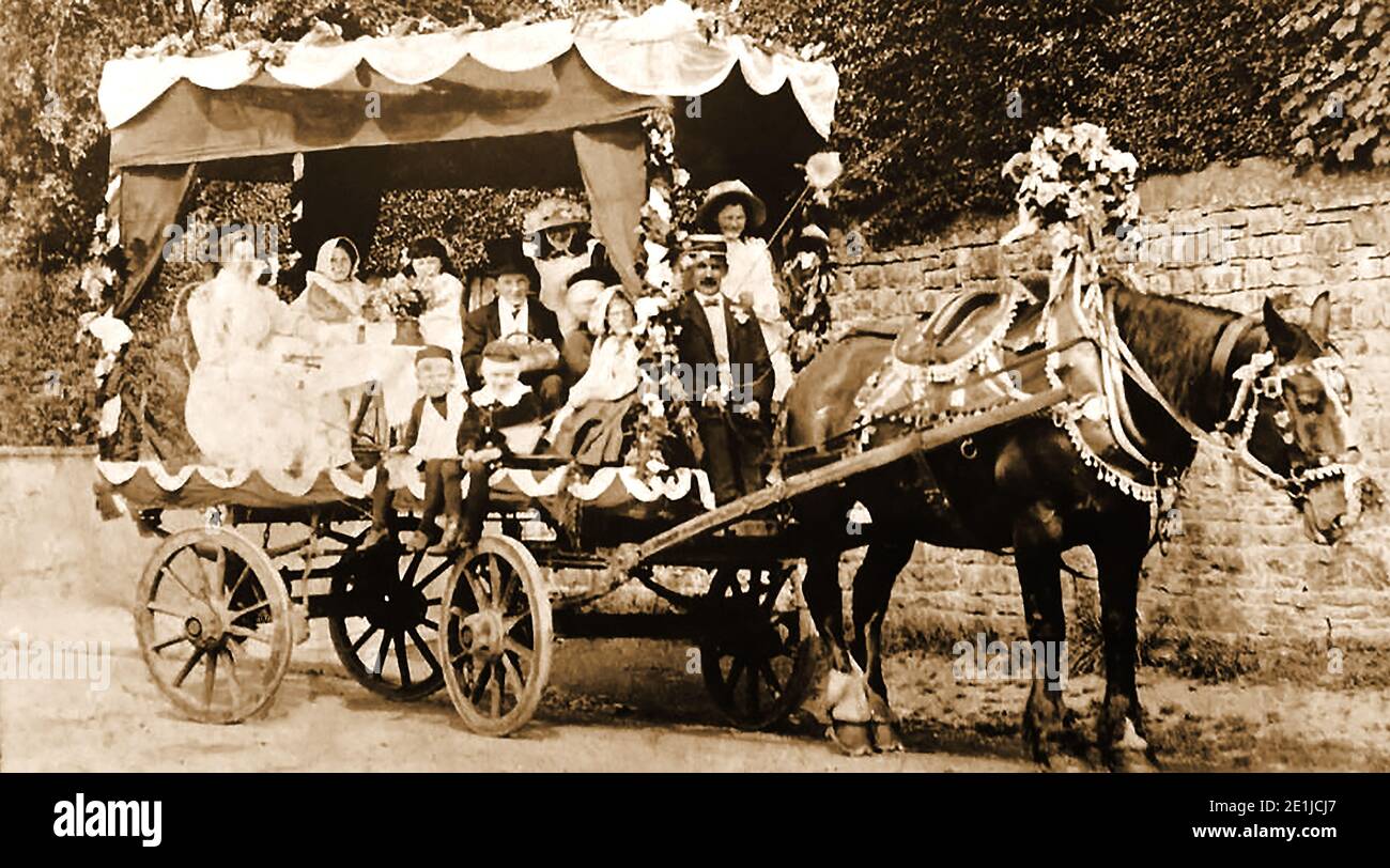 Ein viktorianischer Landurlaub Ausflug in einem Pferd und Wagen Ausgestattet als Charabanc Trainer Stockfoto