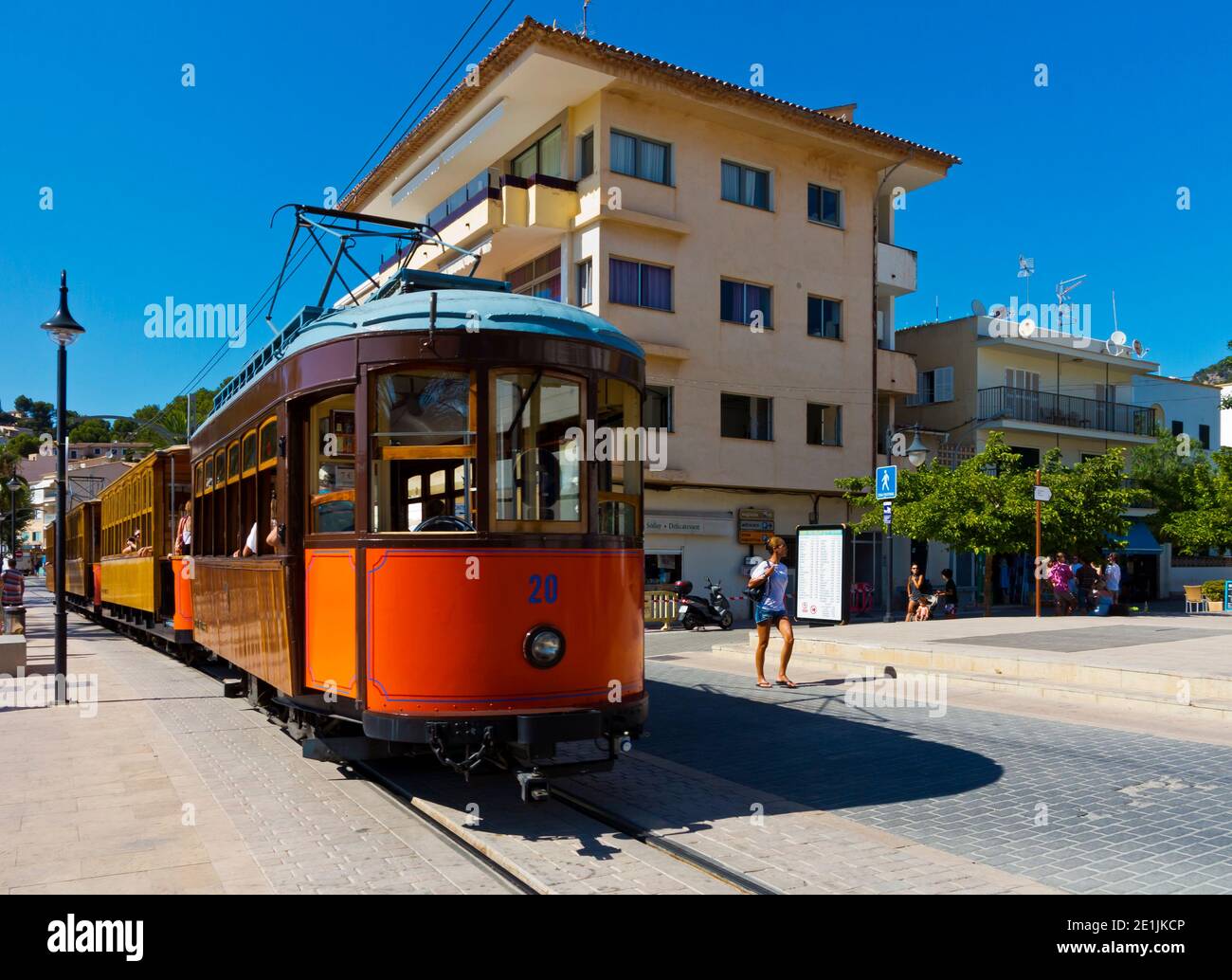 Straßenbahn 20 auf der Trambahn Tranvia de Soller, die zwischen Port de Soller und Soller im Nordwesten Mallorcas in Spanien verkehrt, wurde die Strecke 1913 eröffnet. Stockfoto
