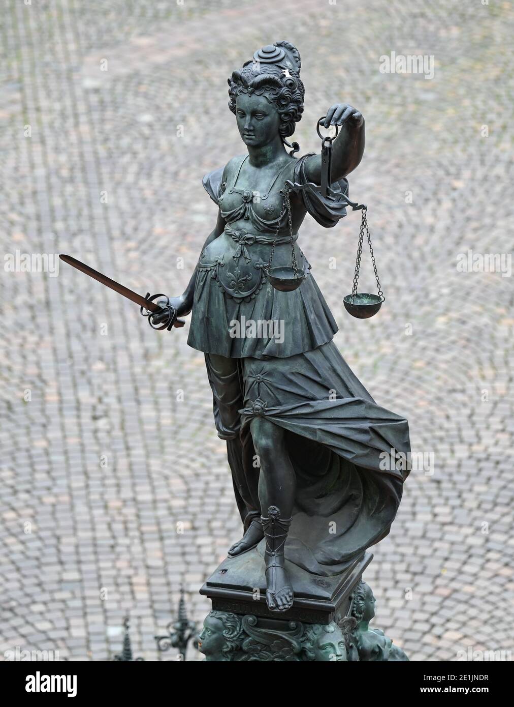 Justitia Steht Fotos Und Bildmaterial In Hoher Aufl sung Alamy justitia-steht-fotos-und-bildmaterial-in-hoher-aufl-sung-alamy