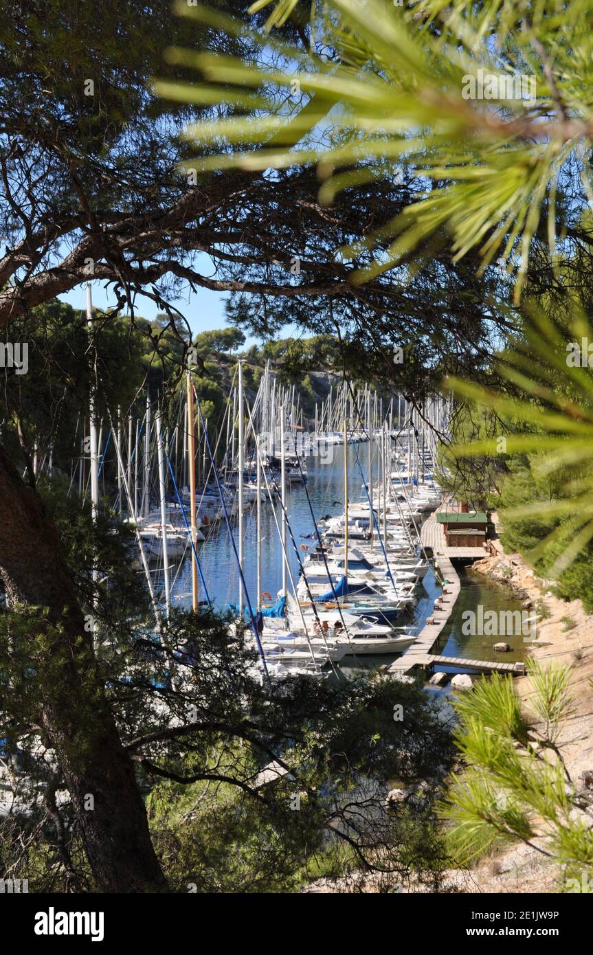 Boote auf der Calanques de Port-Miou, Cassis, Frankreich Stockfoto