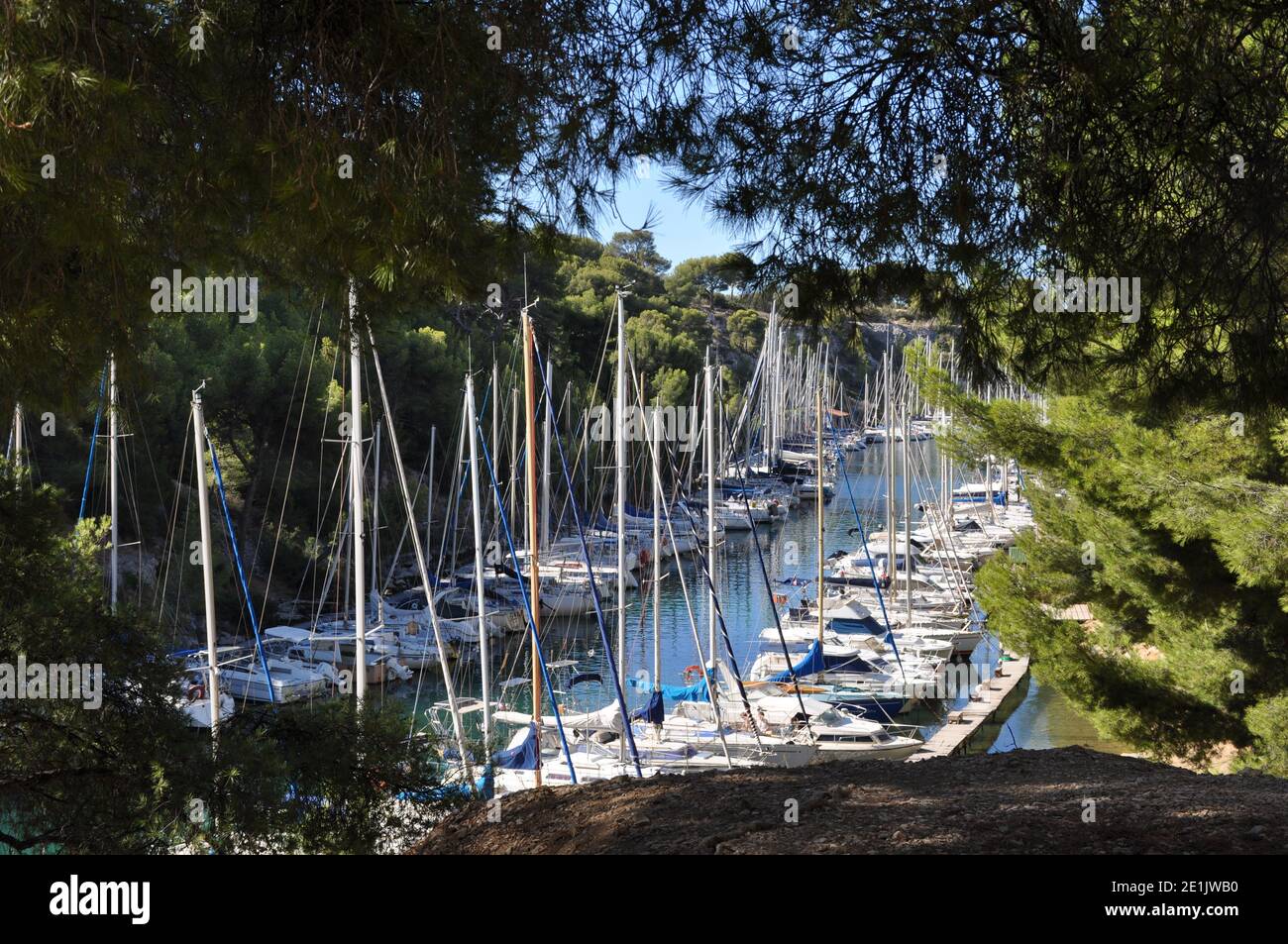 Boote auf der Calanques de Port-Miou, Cassis, Frankreich Stockfoto