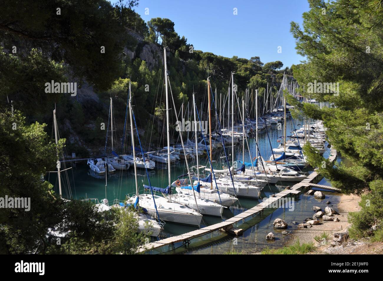Boote auf der Calanques de Port-Miou, Cassis, Frankreich Stockfoto