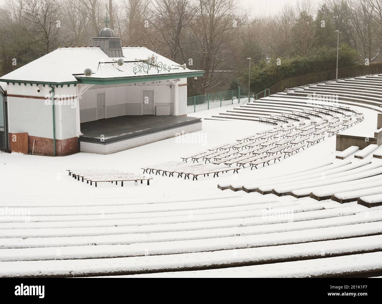 Kelvingrove Bandstand im Schnee, Glasgow. Januar 2021. Stockfoto