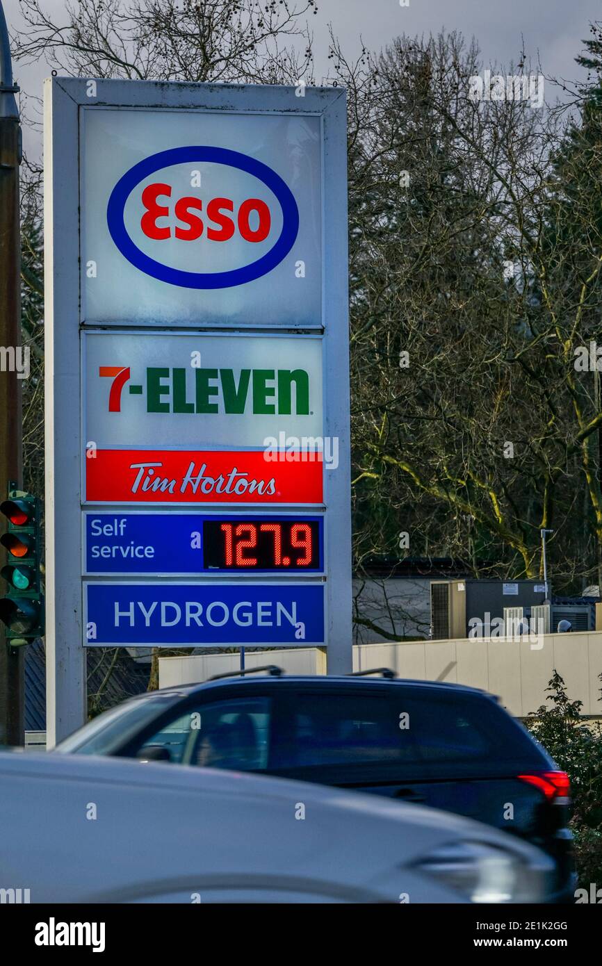 Esso Tankstelle mit Wasserstoff, North Vancouver, British Columbia, Kanada Stockfoto