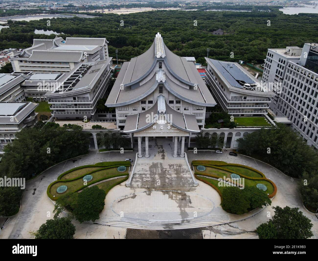 Luftaufnahme der buddhistischen Architektur Gebäude in Jakarta, Dieses Gebäude ist eine der wichtigsten touristischen Attraktionen in Nord-Jakarta. JAKARTA, INDONESIEN - Stockfoto