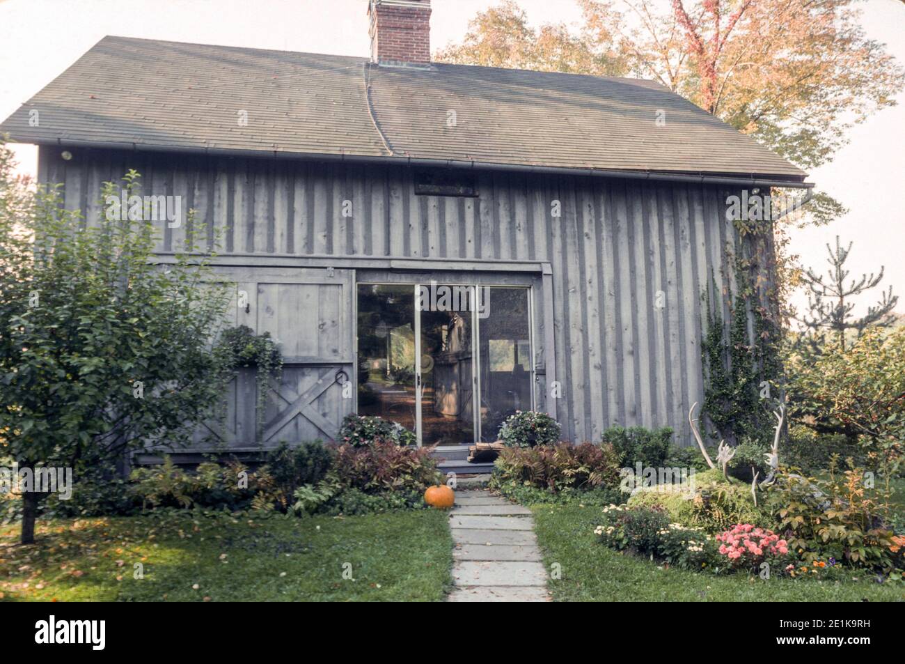 Restaurierte Scheune macht für eine liebliche Land zu Hause, Lakeville, Connecticut, USA Stockfoto