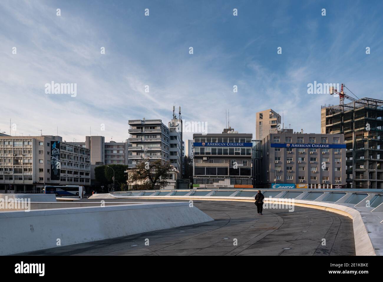 Stadtbild von Nikosia vom Eleftheria Platz mit moderner futuristischer Architektur. Zypern Stockfoto