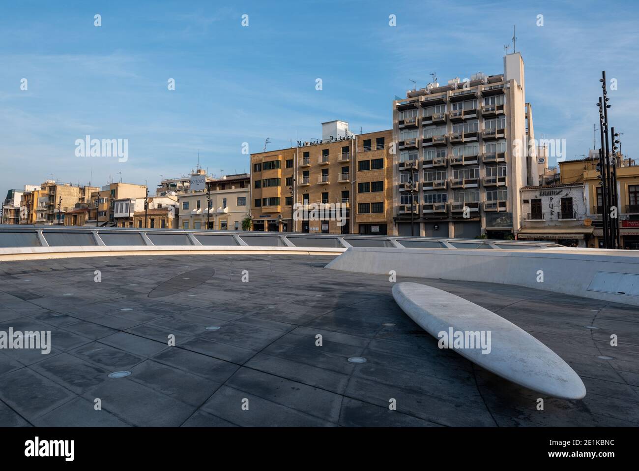 Stadtbild von Nikosia vom Eleftheria Platz mit moderner futuristischer Architektur. Zypern Stockfoto