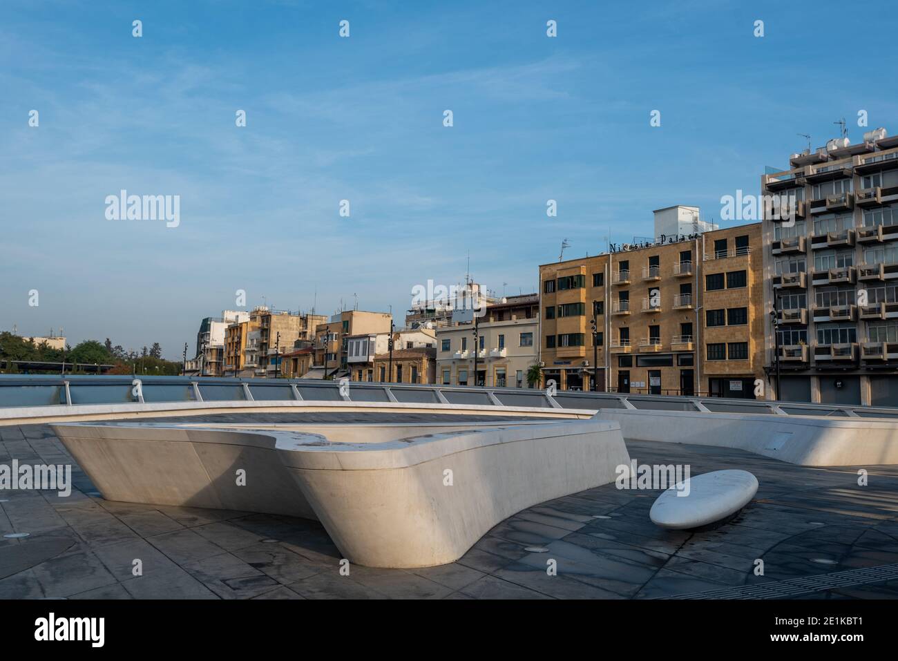 Stadtbild von Nikosia vom Eleftheria Platz mit moderner futuristischer Architektur. Zypern Stockfoto