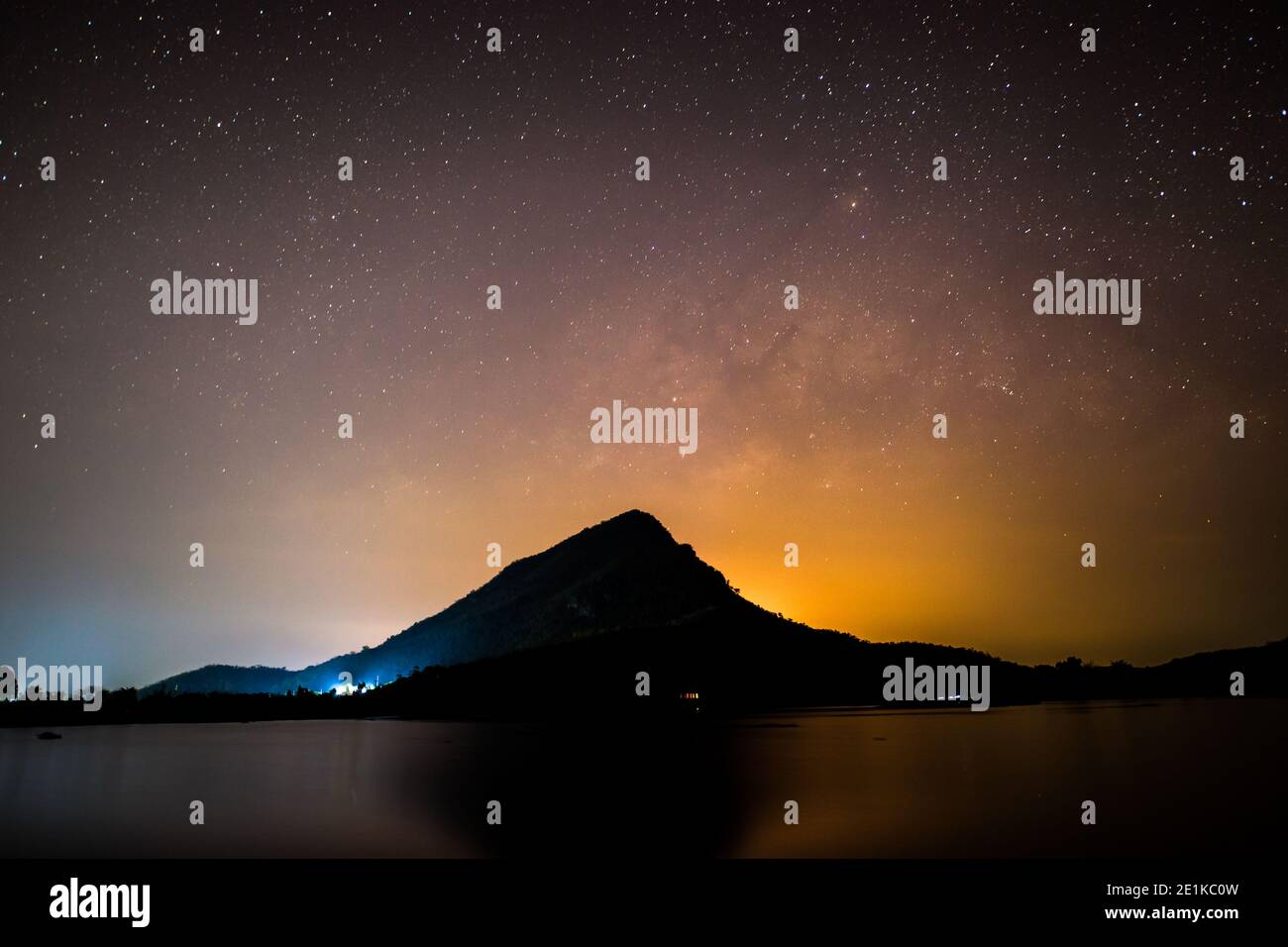 milchstraße und Stern bei Nacht Stockfoto