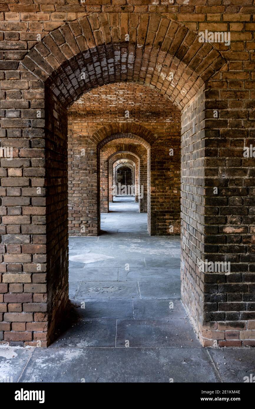 Wiederholende schmale Torbögen in Brick Fort in Dry Tortugas National Parken Stockfoto