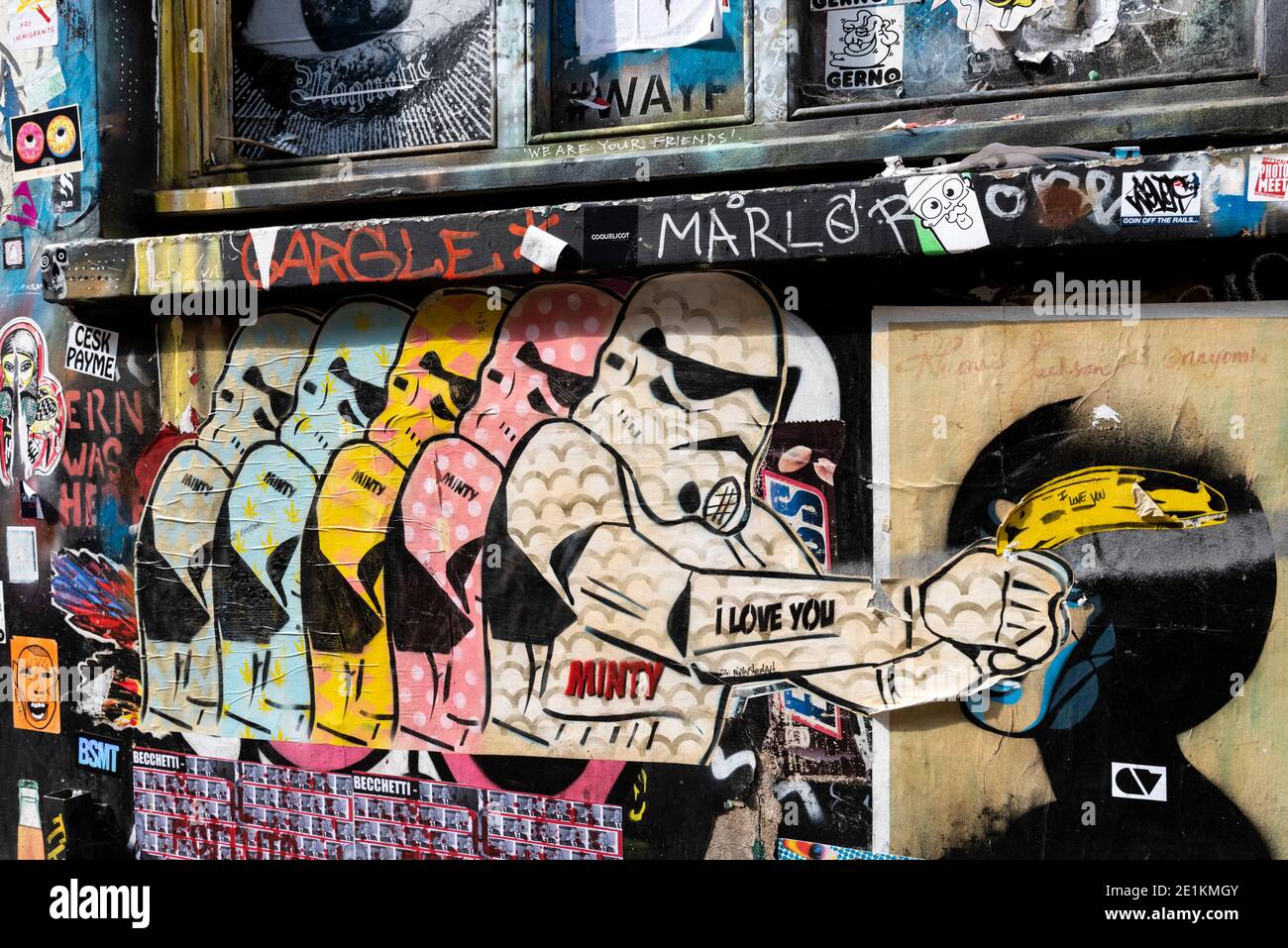 London, England: 24. Mai 2017. Rainbow Stormtroopers des Straßenkünstlers Minty in der Buxton St an der Brick Lane, Shoreditch, London, Großbritannien. Alamy Stock Image/Jayne Stockfoto