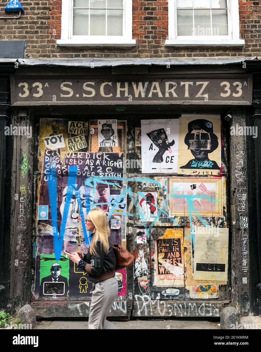 London, England: 23. Mai 2017. S.Schwartz in Fournier St ist ein sich ständig entwickelnder Kunstraum und Leinwand in der belebten Brick Lane, Street Art Umgebung Shoredi Stockfoto