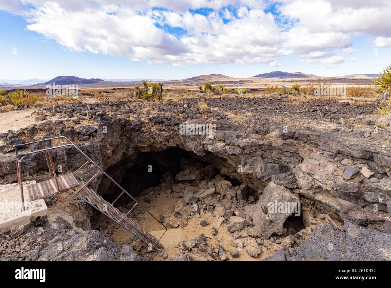 Wunderschöne Landschaft rund um die Mojave Desert Lava Tube in Kalifornien Stockfoto