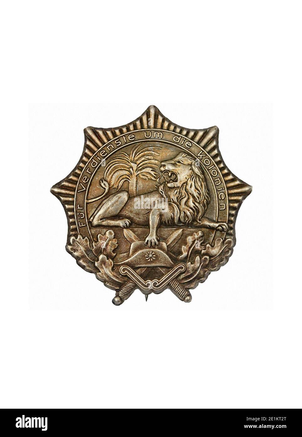 Ein deutsches silbernes Colonial Verdienste Abzeichen 1. Klasse. Ein deutsches silbernes Colonial Verdienste Abzeichen, der Löwenorden, 1. Klasse Pin-back, ausgestellt im Jahr 1922 von der Germ Stockfoto
