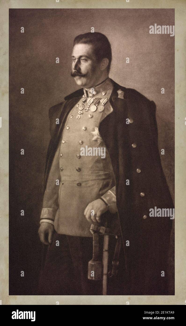 Erzherzog Franz Ferdinand von Österreich (1863 - 1914) in Uniform als Allgemeine mit Mantel und Säbel. Heliogravüre nach Gemälden von Berthold Lippay. Wien Stockfoto