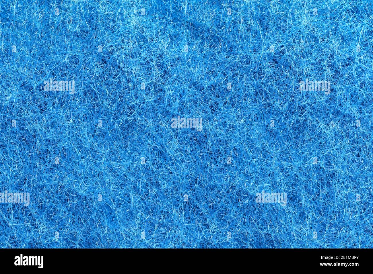 Blaue Filzstruktur. Vollformat-Makrofotografie von Wollfaser-Vliesstoff. Abstraktes Muster Hintergrund. Design-Element aus der Nähe. Stockfoto