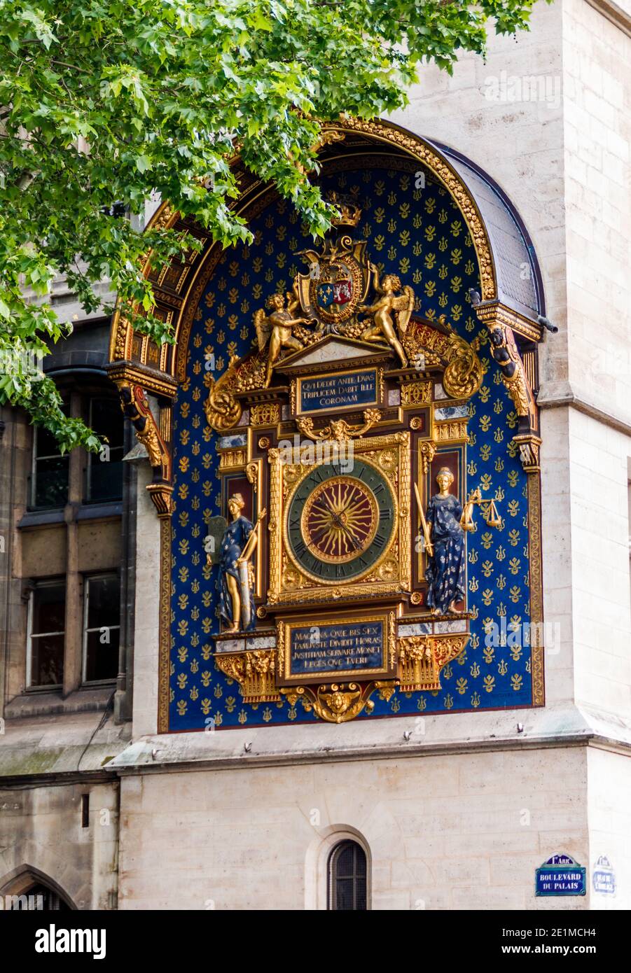 Conciergerie Clock (Horloge), die sich auf dem Gebäude Justizpalast (Palais de Justice), Paris, Frankreich befinden. Stockfoto