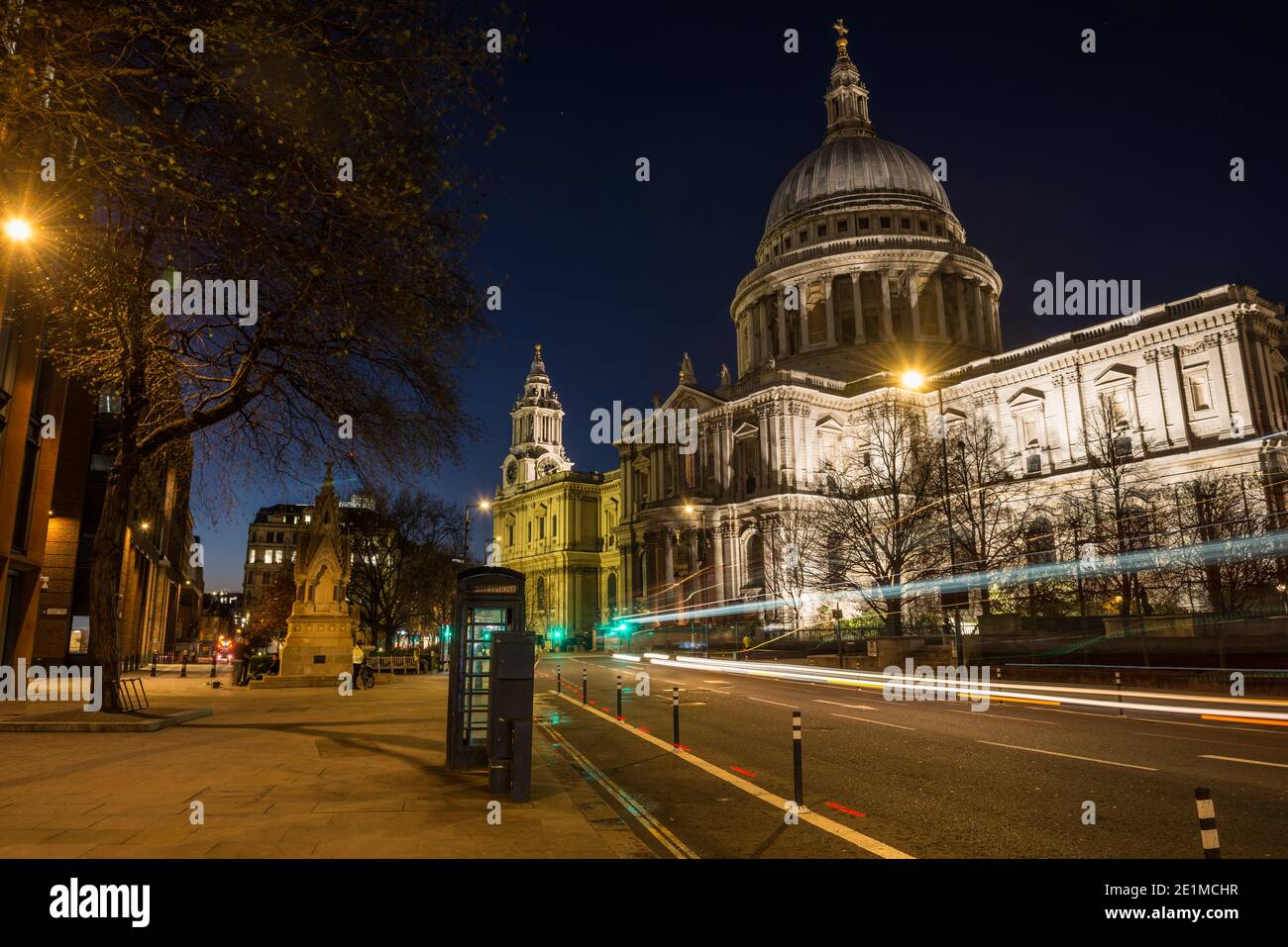 St Paul's Cathedral bei Nacht, London, England Stockfoto