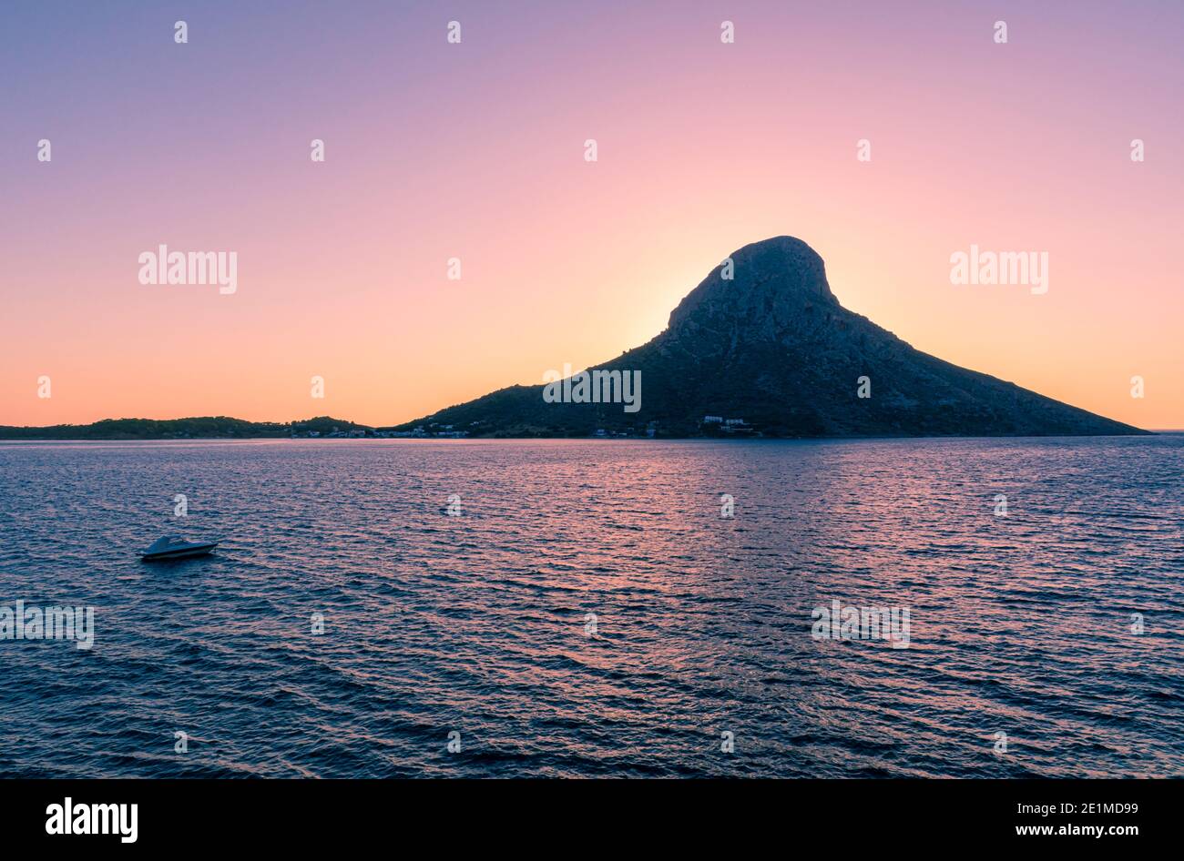 Sonnenuntergang über der Insel Telendos, Kalymnos, Dodekanes, Griechenland Stockfoto