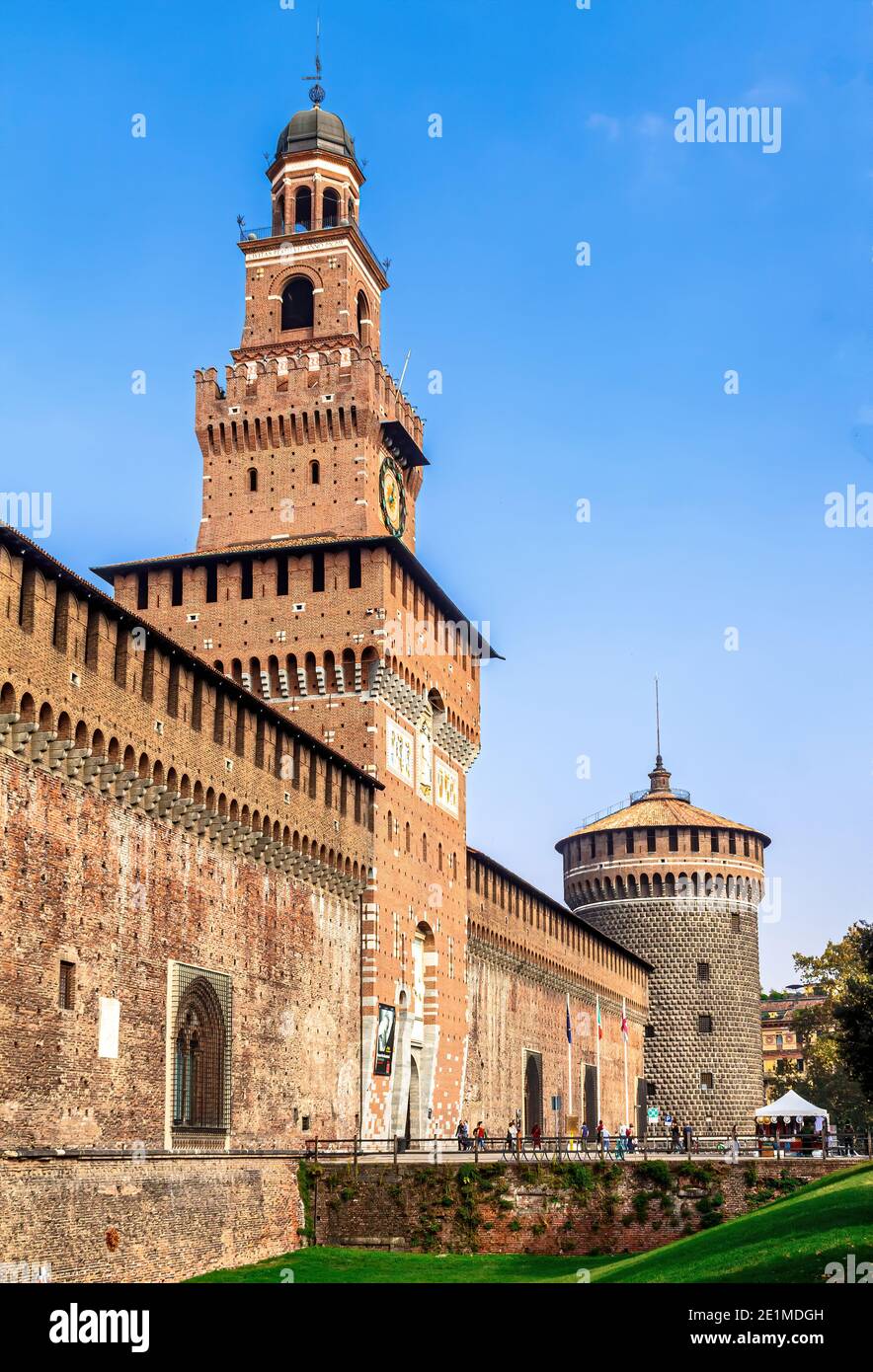 Mailand, Lombardei, Italien - 5. Oktober 2017: Torre del Filarete des Castello Sforza (Castello Sforzesco) in Mailand, Italien. Stockfoto