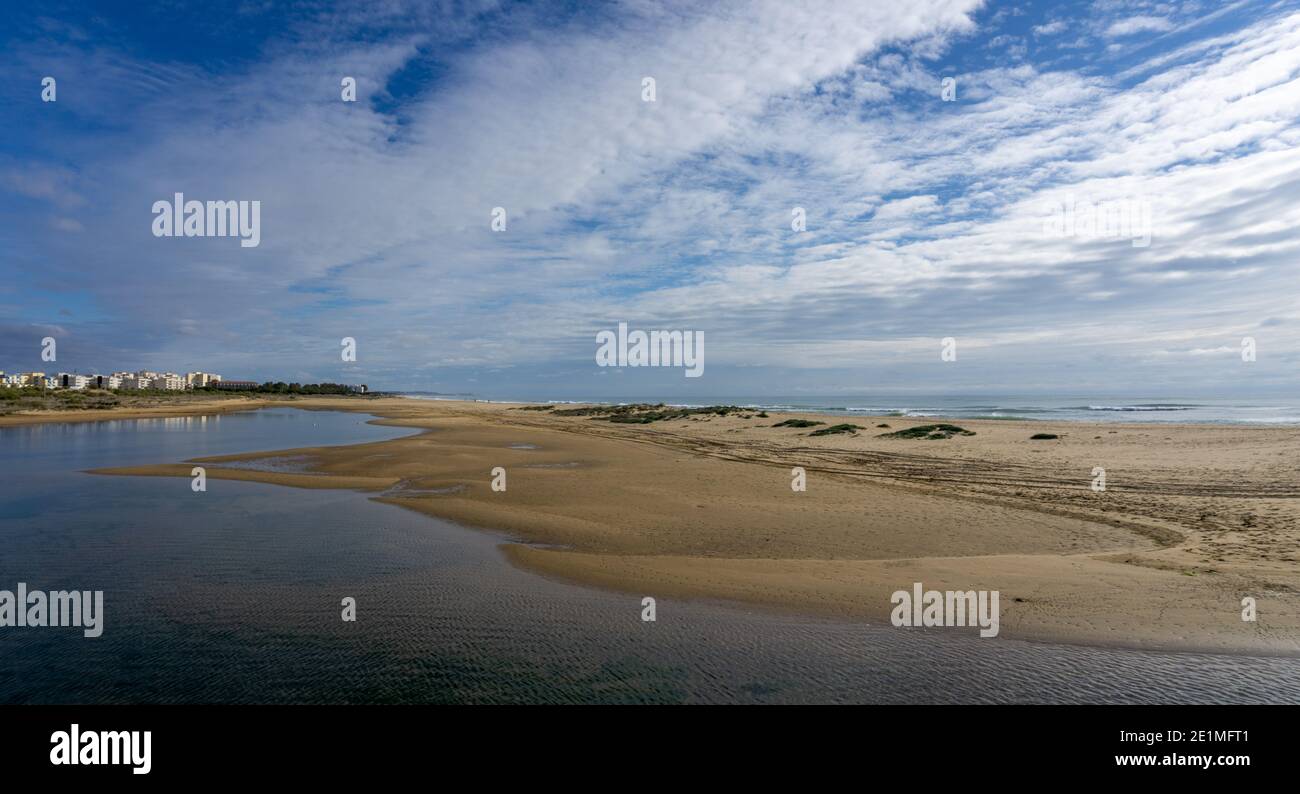 Der malerische Strand und die Lagune von Isla Cristina in Andalusien Stockfoto