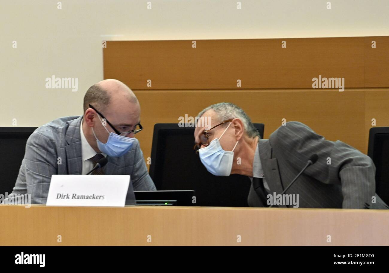 Professor Dirk Ramaekers und Vize-Premierminister und Public Health und Sozialminister Frank Vandenbroucke im Bild während einer Sitzung von Der pa Stockfoto