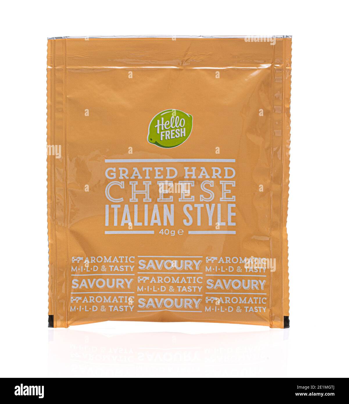 SWINDON, UK - 8. JANUAR 2021: Paket von Hallo frisch geriebenen harten italienischen Stil Käse Stockfoto