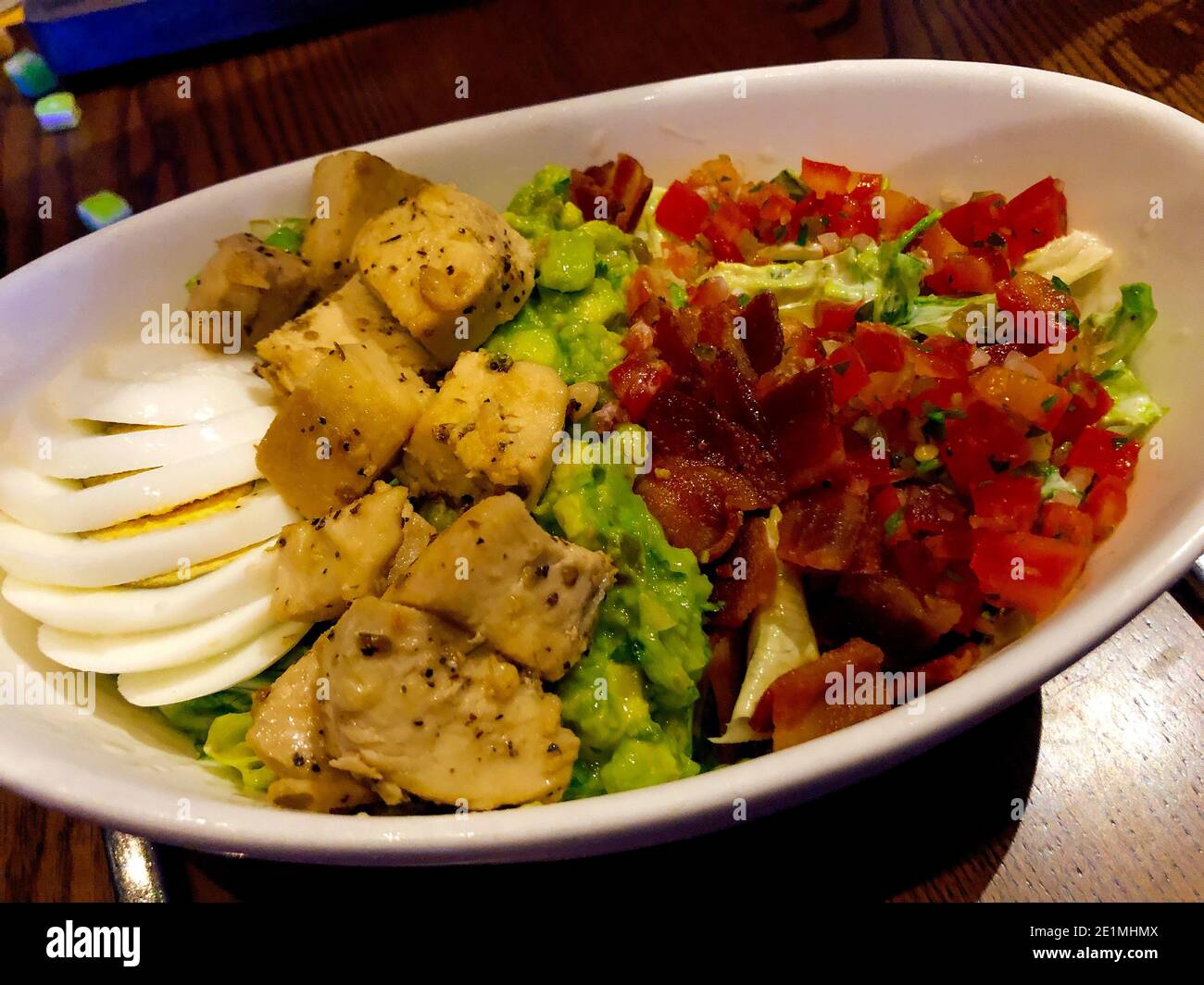 COB-Salat, chichen mit Ei und Avocado Stockfoto