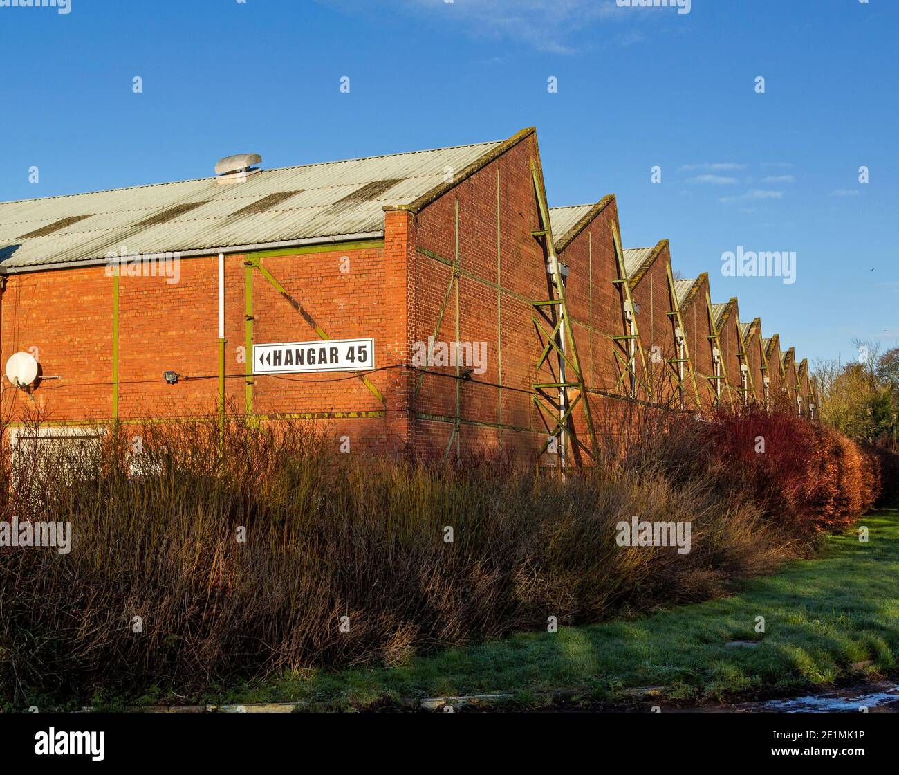 Hangar 45 Gebäude ehemaliger Militärstützpunkt der RAF, Yatesbury, Wiltshire, England, Großbritannien Stockfoto