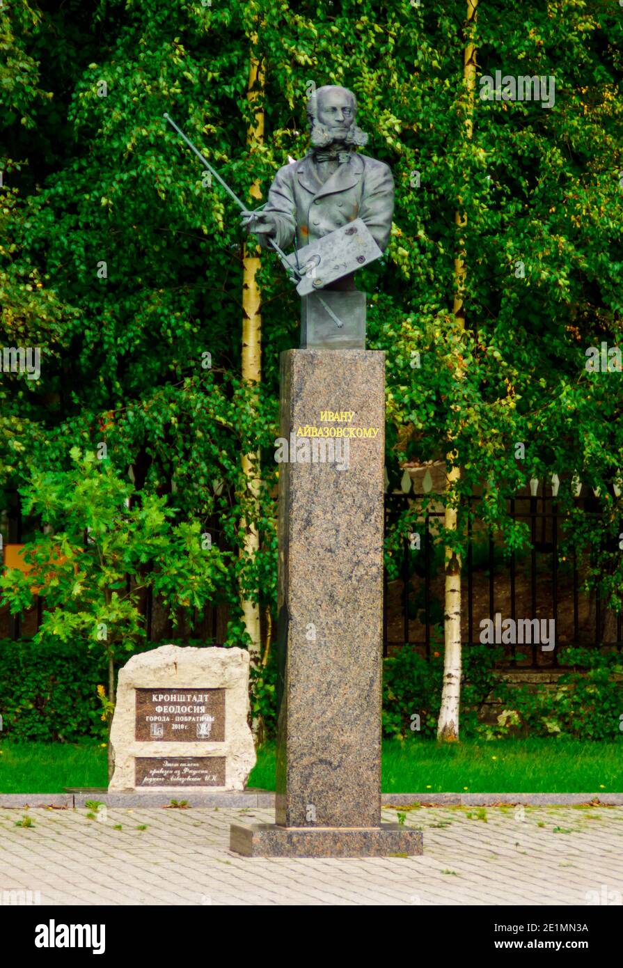 Kronshtadt, Sankt Petersburg, Russland - 5. September 2020: Denkmal für Aivazovsky, einen bekannten russischen Marinemaler Stockfoto